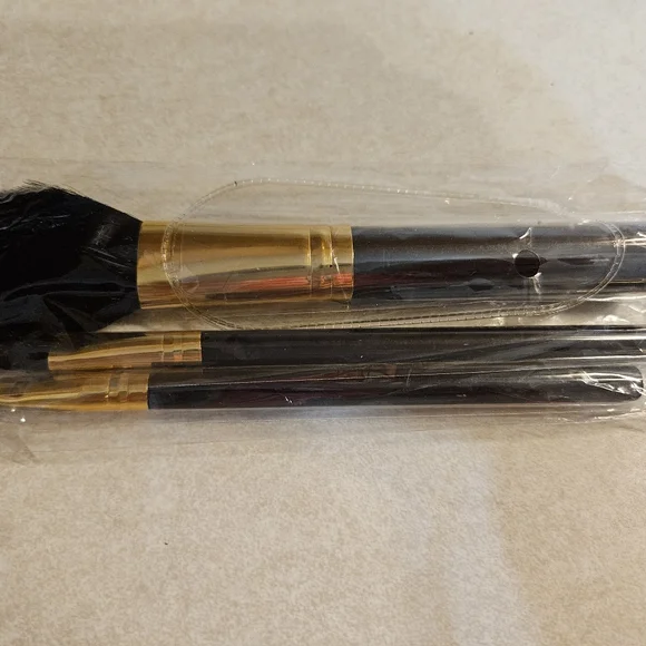 Makeup Brushes: Elizabeth Arden 3 Piece Make Up Brush Set - Picture 2 of 2